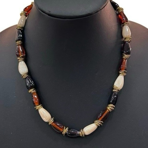 Vintage Jewelry - Vtg Southern Beaded Necklace Women's 20"
Brown Multi Teardrop
Shape Glass Beads